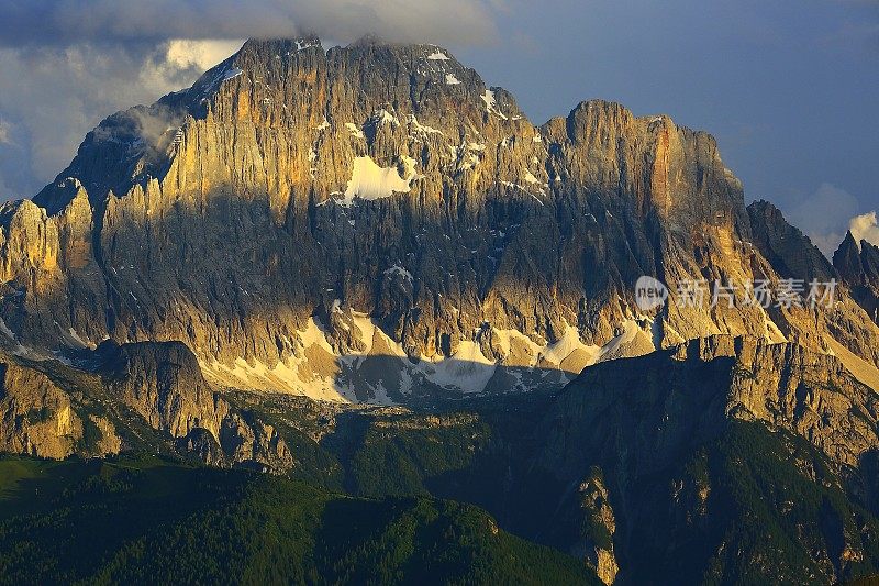 Dolomites sudtirol景观全景从Lagazuoi, Civetta山附近的科尔蒂纳